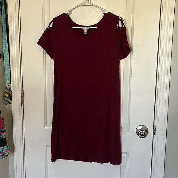 Arizona Jean Company | Dresses | Super Cute Burgundy Dress | Poshmark